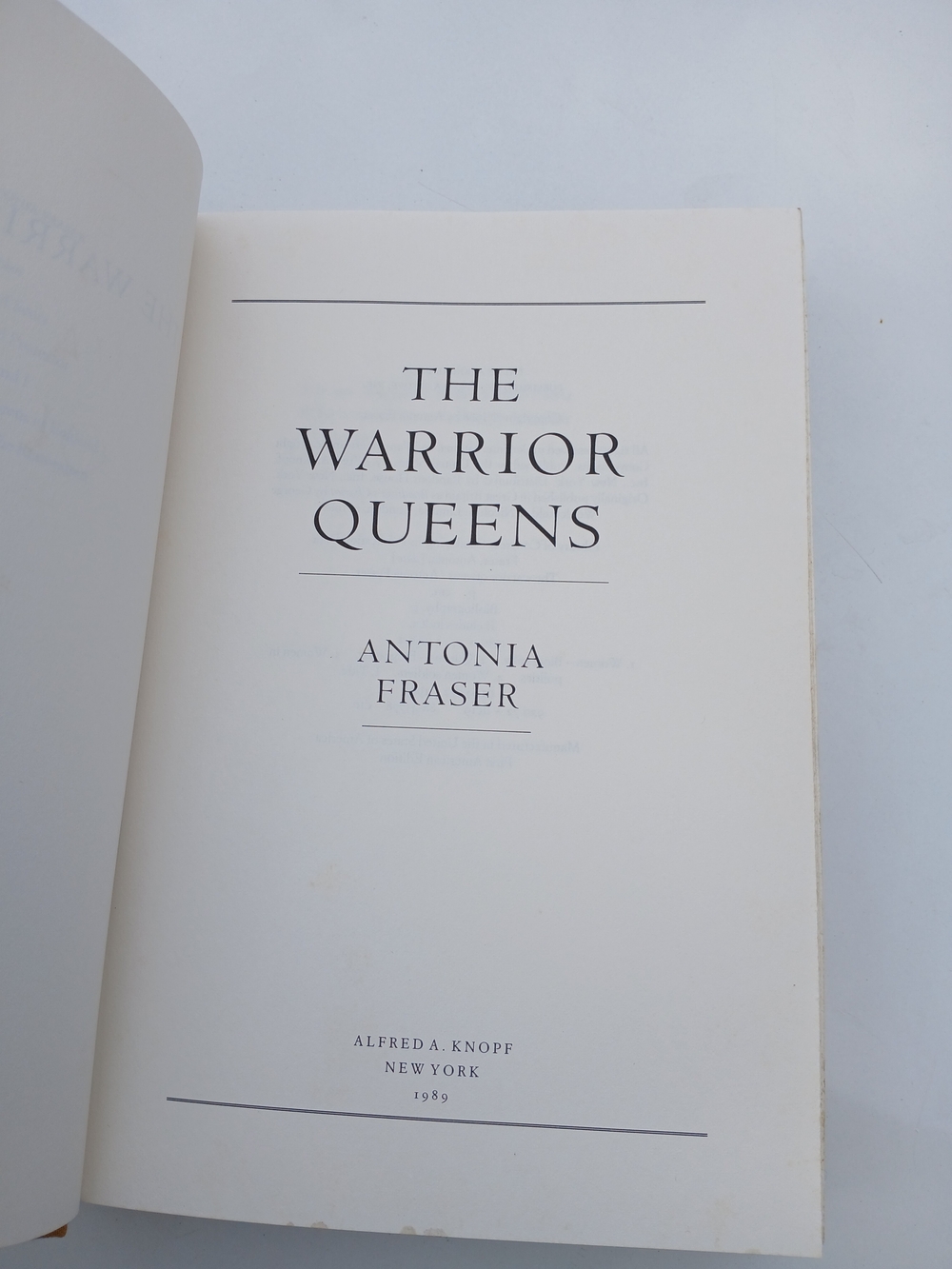 Antonia Fraser - The Warrior Queens (Beige Cover) - Picture 6 of 9